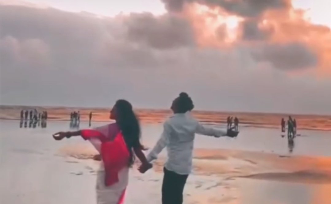 फिर से लौट रहे हैं, वही सर्दियों के मौसम
फिर से तुम्हाऱे रिश्ते की गर्माहट याद आएगी

🍁#परिंदा