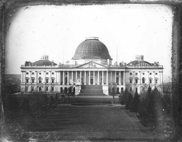 URDailyHistory's tweet image. 17 Nov 1800: #Congress holds its first session in the partially completed U.S. #Capitol building in Washington, D.C. It had moved to D.C. from Philadelphia. #History #DC #OTD #ad amzn.to/2IF84X6