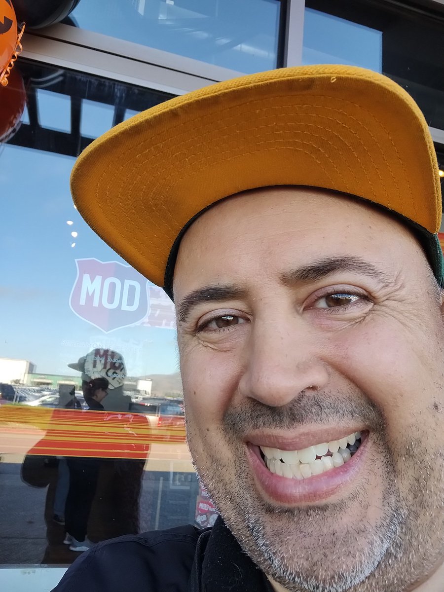 DannyOcchipinti's tweet image. Some amber kicking in by MOD pizza.  Looking like a Sicilian Godfather movie 🎭🎥 scene.  👍 #modpizza