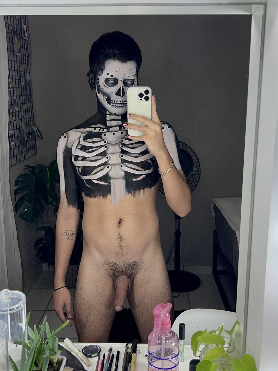 acavriel's tweet photo. Feliz juabuli💀 https://t.co/f1u5U6RIVV