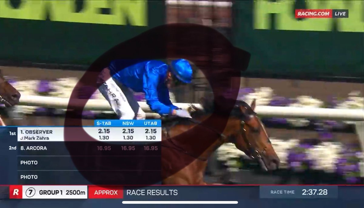 rtralphy's tweet image. One of the most important thing for a stayer is to get #allimportantcover which Mark Zahra clearly wanted to do on Observer in the Derby

You had to look closely in the run to spot him, so I’ve helpfully circled where he was in key moments #heretohelp 🏇