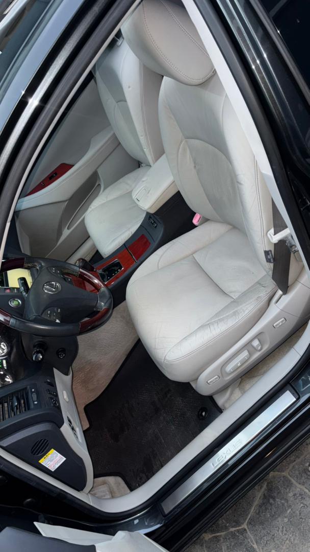 DONELLAUTOS's tweet image. Lexus es 350 2009 model toks very clean custom duty 
Price 14m Slightly Negotiable 
Location Mainland Lagos