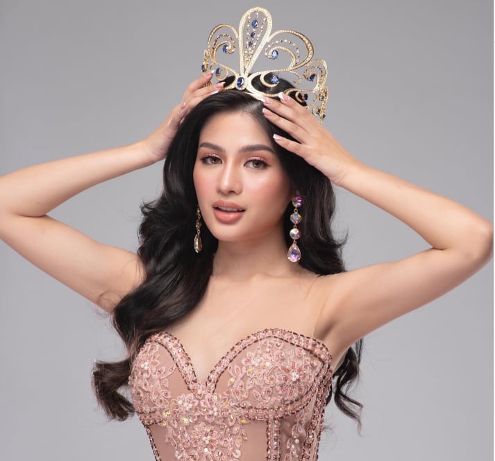 Jennie_ChicChic's tweet image. You wanna know why Az is being showered with so much love &amp;amp; trusted to be the face of so many brands lately? It’s because people see her as real, as human as she can be.

We saw it all during her PBB journey. Her flaws, her struggles &amp;amp; her vulnerable moments. But what truly sets…