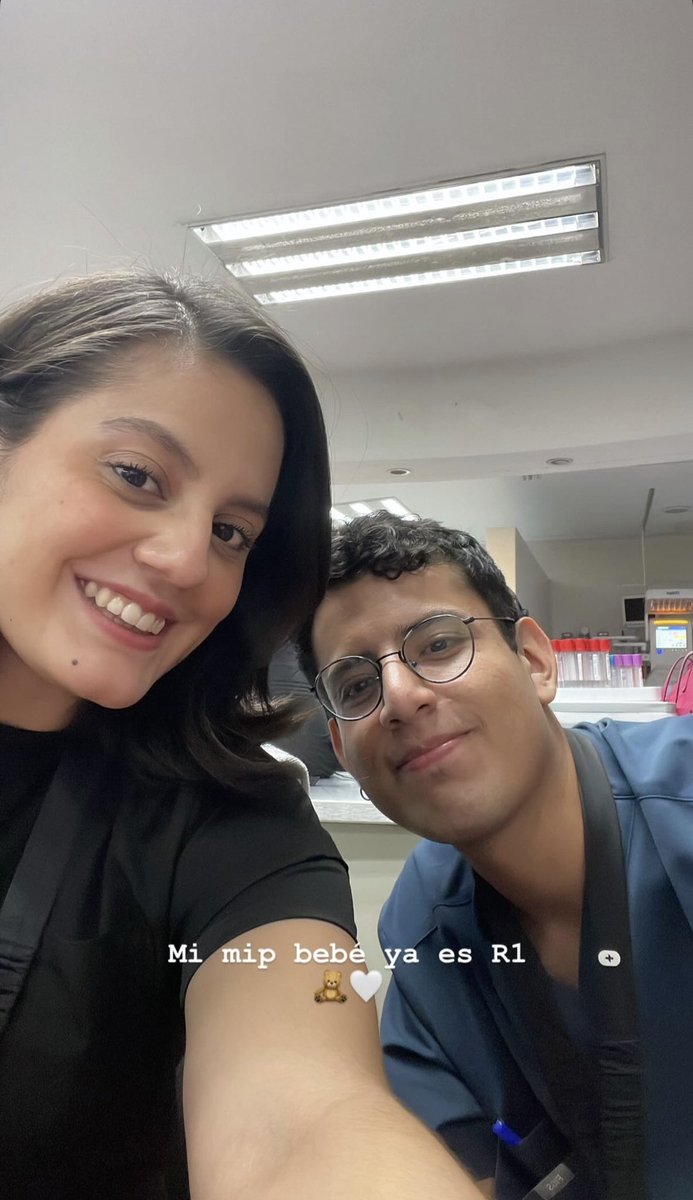 OmarGarAv's tweet photo. Hoy mi querida amiga (Y R+) termina su etapa como residente
Solo puedo sentir una profunda gratitud con la vida por haberme permitido coincidir con personas tan inspiradoras. Te admiro y te quiero, y no tengo duda de que serás una pediatra extraordinaria @anduarellano https://t.co/zCQYT43zK8