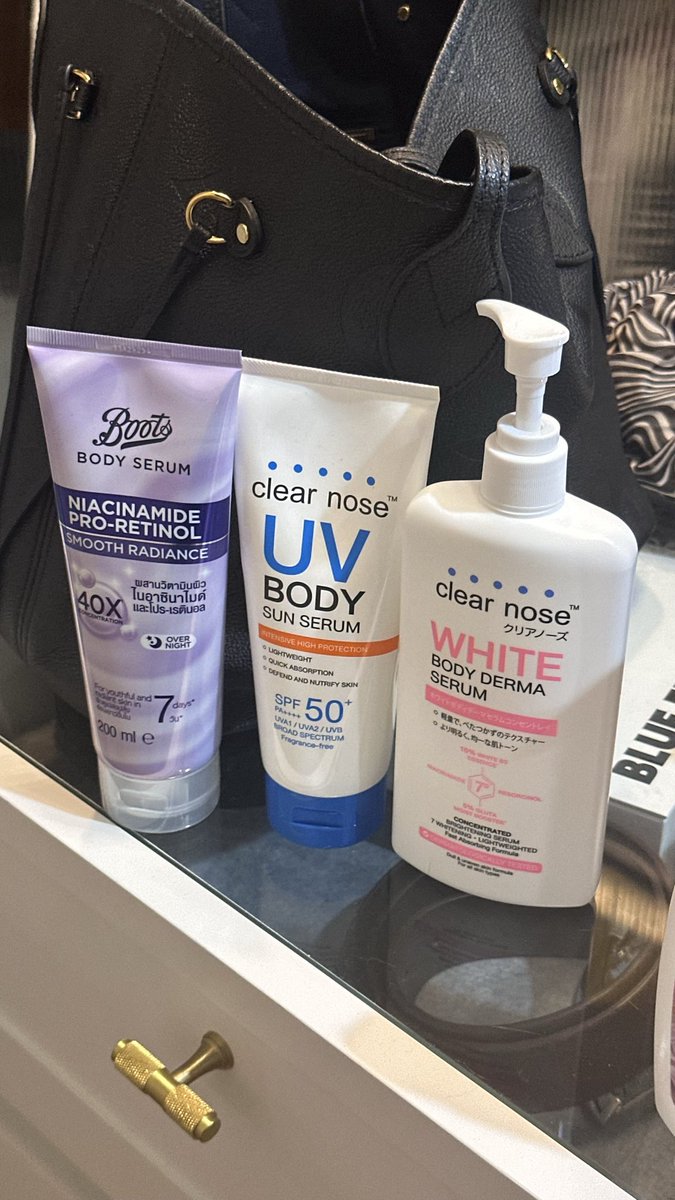 สต.สามตัวกู้ผิวให้ขาวเนียนที่ดีที่สุด ให้โลชั่นบู้ส(กลางคืน) + ไวท์เทนนิ่งเคลียร์โนส + กันแดด ผิวเรียบเนียน ขาว แต่ต้องขยันหน่อยนะ ใช้ทุกวันคือบูสผิวสว่างจริงๆ ผิวพัง คล้ำมาจากไหนก็ต้องยอมงะะ