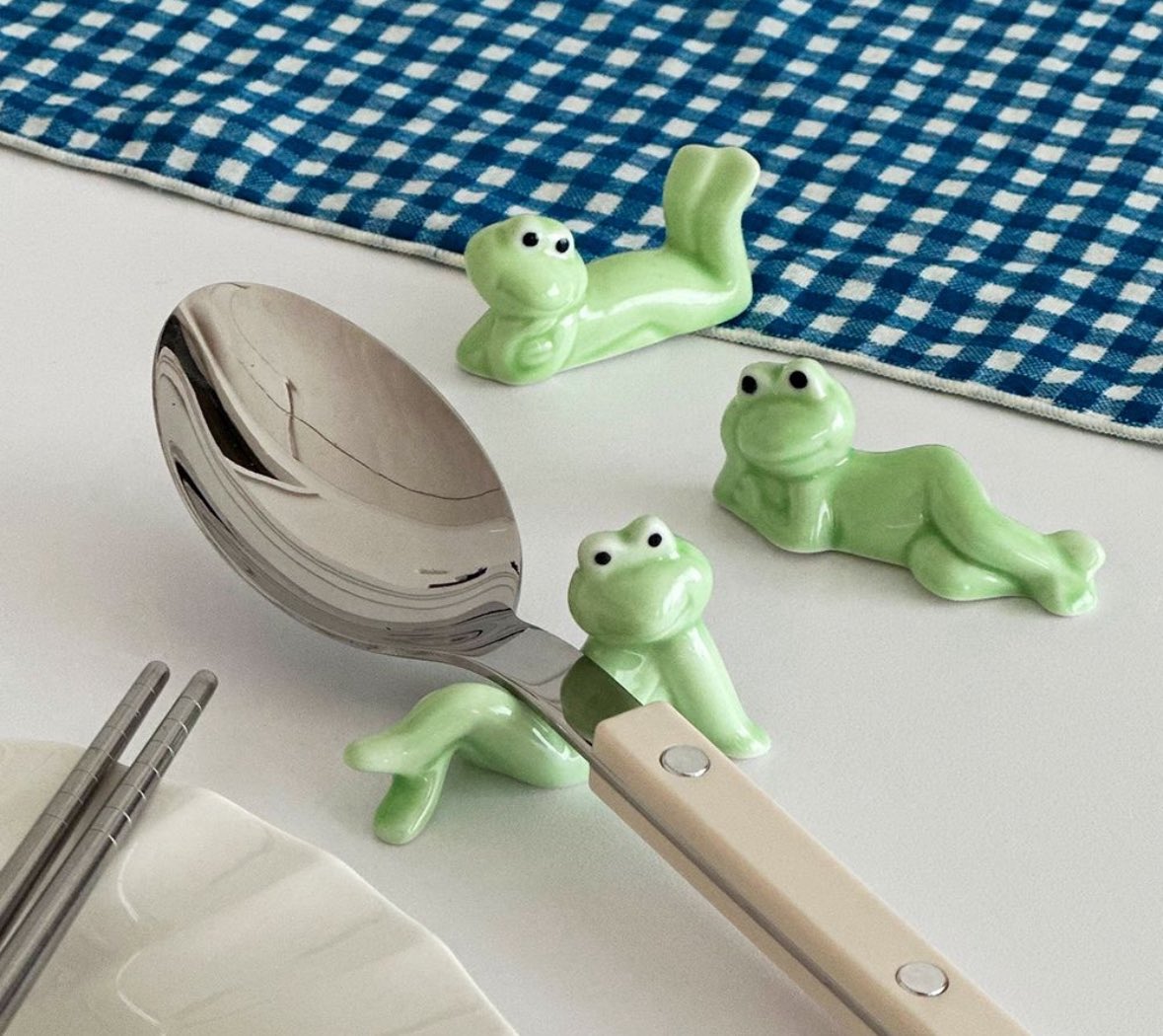 - ̗̀ ʜᴀᴘᴘʏ ᴛʜᴇ❽ ᴅᴀʏ ̖́- 

다가오는 명호의 생일을 기념하여
#RT 해주신 분들중 한분을 추첨하여 
에잇볼 아크릴 코스터와 개구리 수저받침(3종 택1)드립니다 :)

-11월 7일 당첨자 발표 

- ̗̀( ˶'ᵕ'˶) ̖́-