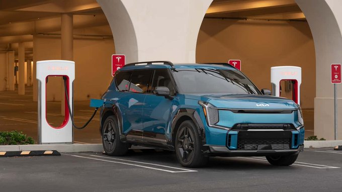 Experts said electric car sales would fall off a cliff in October. Here's what happened! $HYMTF $F $GM $VOW.DE $VWAGY $BMW.DE $BMWYY $DMLRY $DAI.DE $STLA $RNLSY $TSLA #EVs #taxcredit 
insideevs.com/news/777506/ev…