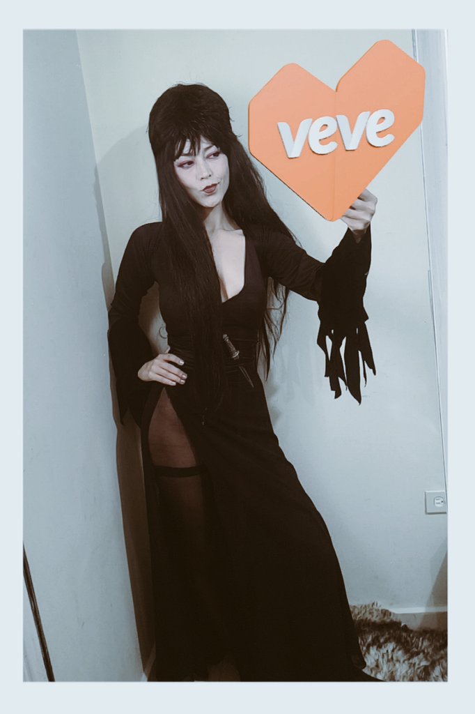 Happy Halloween 🎃🍬🍭..! 

Elvira ❤️
Veve Digital Collectibles ✨
October = #VeveHalloween 🎃  #Ar #Dynamite $bnkr #ElviraMistressoftheDark  #Halloween