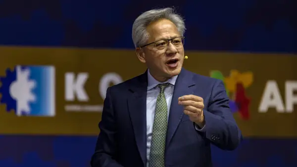 Nvidia CEO Jensen Huang says AI is in a ‘virtuous cycle.’ Here’s what he means! $NVDA #tech #AI 
cnbc.com/2025/10/31/nvi…