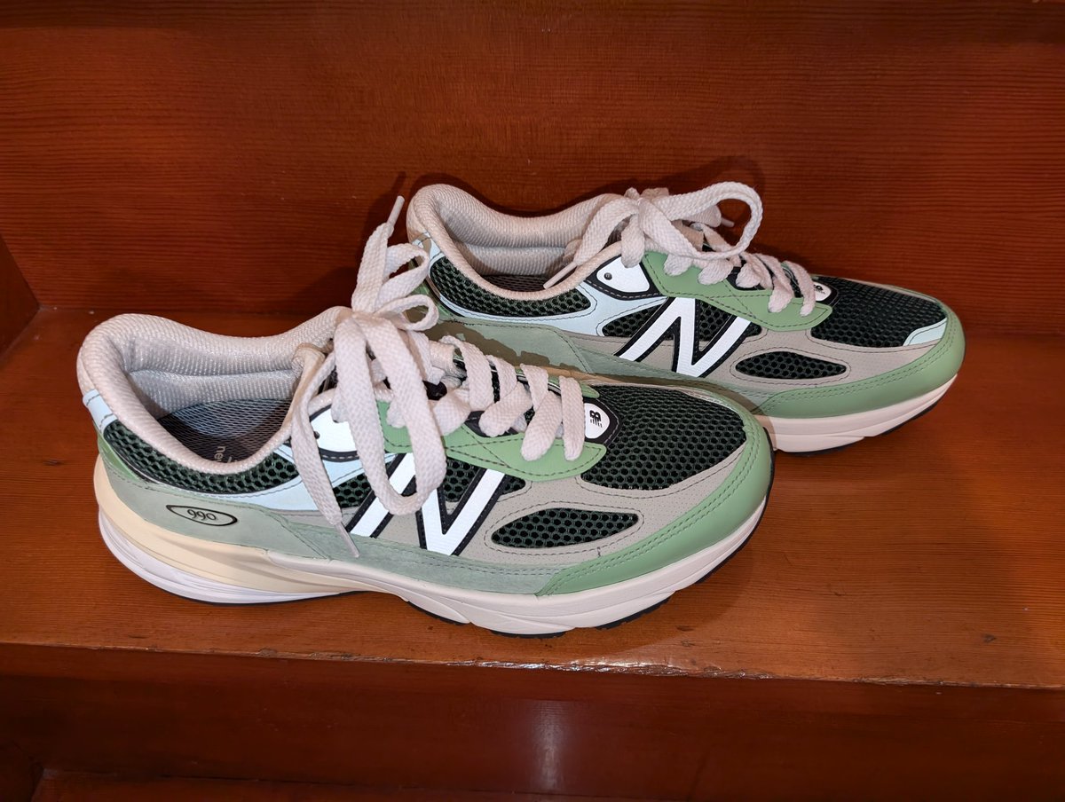 New Balance グリーン映え♡マルチカラー♡替え紐付き New Balance グリーン映え♡マルチカラー♡替え紐付き