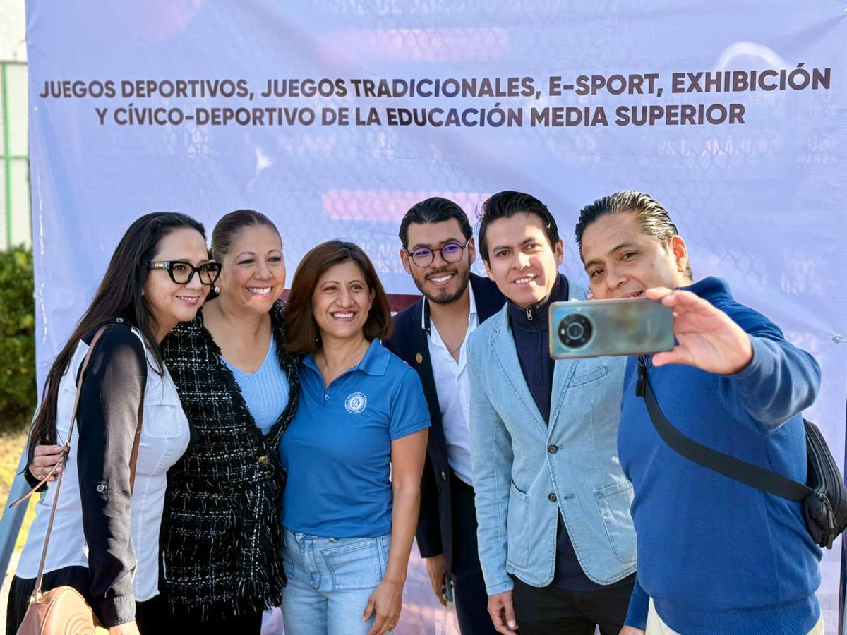 artemisa_laura's tweet photo. 🎽 Talento en acción, tradición que une y pasión que inspira ✨.

“Juega Saludable 2025” reunió a estudiantes de educación media superior en una jornada llena de energía, donde el deporte, los juegos tradicionales y el e-sport se convirtieron en una celebración del talento y la sana convivencia 🏃‍♀️🎮🤝.

Una muestra de que la juventud poblana marca el paso con pasión y trabajo en equipo 💪🏽🔥.

#PorAmorAPuebla🫶🏼
#PensarEnGrande👏🏽