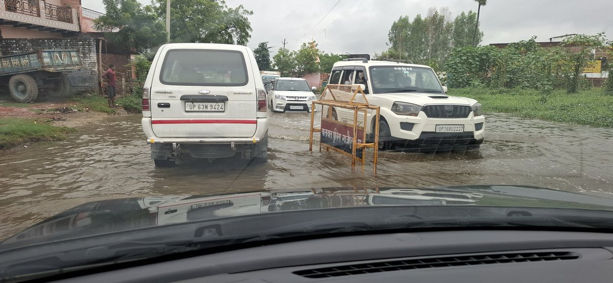 gauravgupta797's tweet photo. @myogiadityanath ye hai aapka development model gazipur to suhawal road worst experience @BJP4UP @UPGovt https://t.co/hHZTmZSxBn