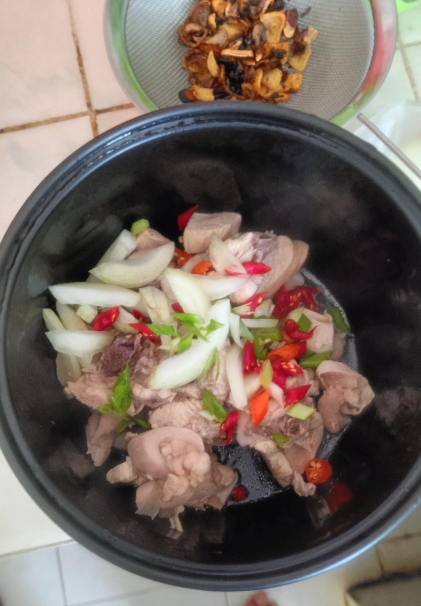 andikztr's tweet image. Day 3
Menu anak kos 
#weekendmood
#todaysmenu
from this                               to this 🍽️