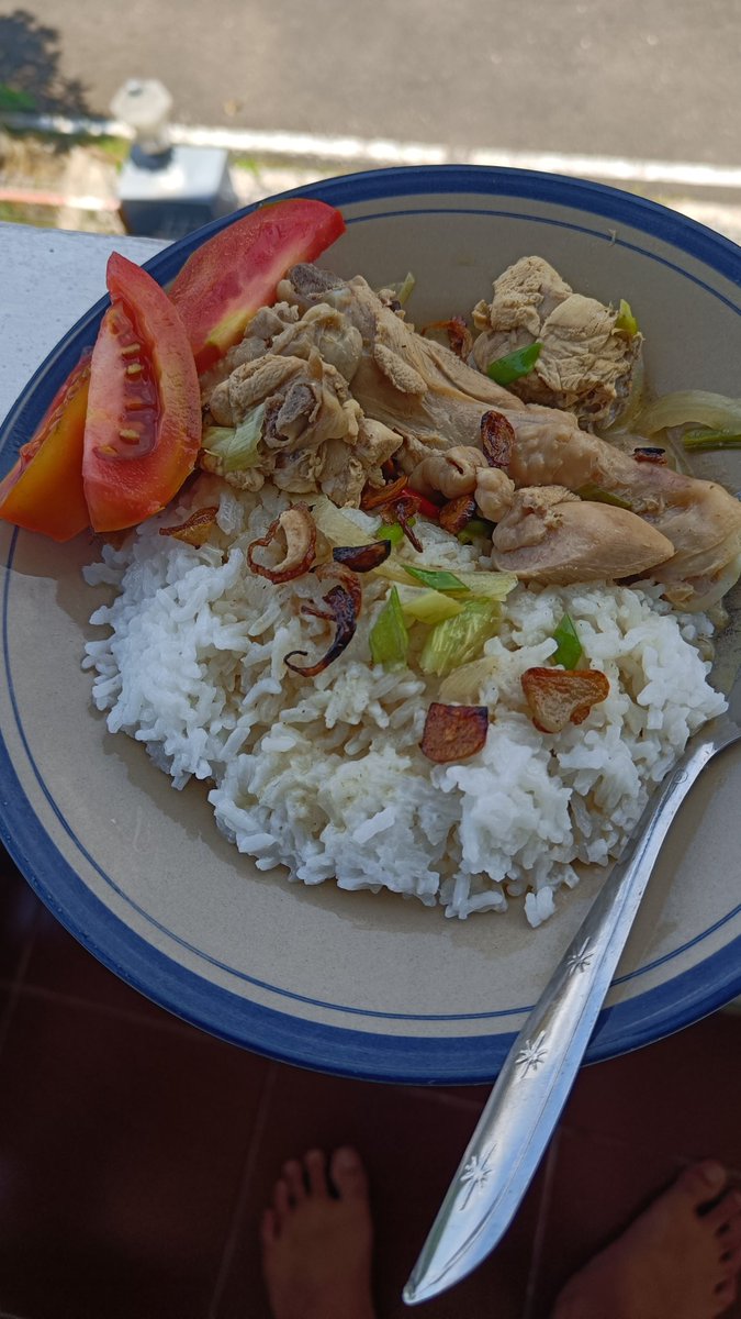 andikztr's tweet image. Day 3
Menu anak kos 
#weekendmood
#todaysmenu
from this                               to this 🍽️