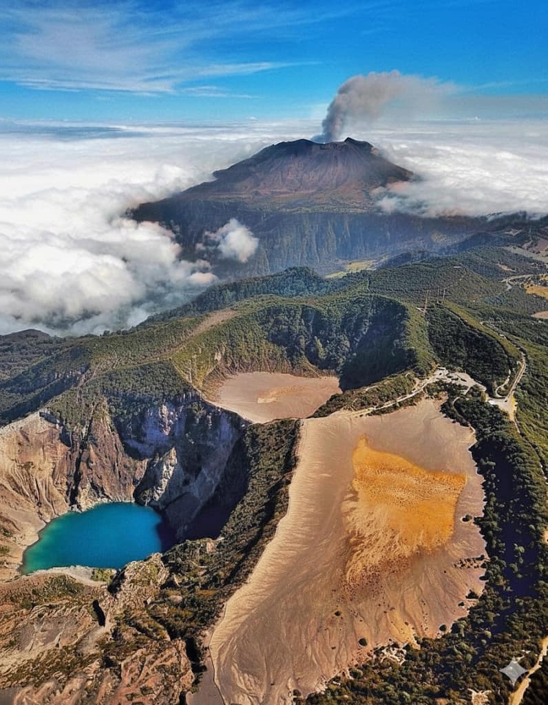 Volcanoes near the Shire! 🌋💫 in this picture you can see both the Irazu volcano's crater, and the active Turrialba volcano in the distance. 

#CostaRica #FireflyShire