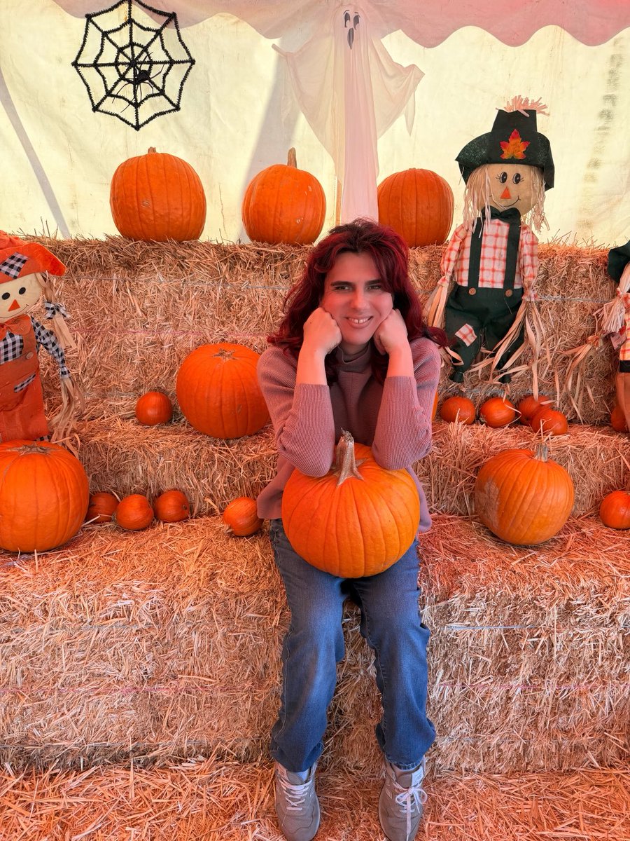 XOXOJoanie's tweet photo. Had to get a Great Pumpkin of my own, Charlie Brown! 🎃 #Halloween #PumpkinPatch #Peanuts75 ⁦@Snoopy⁩ #October 
XOXO, Joanie 💋🌹 https://t.co/S17V5zsJId