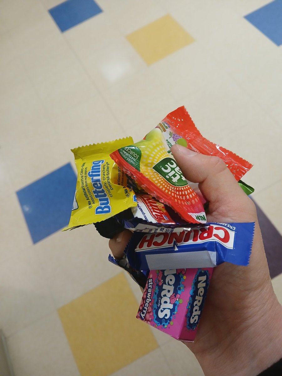 MaraJadeSkywalk's tweet photo. Luke and I are tired but happy. We took the youngest students out Trick-Or-Treating. No worries, Luke. I snagged you some chocolate. π«π¬π
#StarWars #LukeSkywalker #MaraJadeSkywalker #HappyHalloween #Ossus #JediAcademy https://t.co/q4ZQO5eiD7