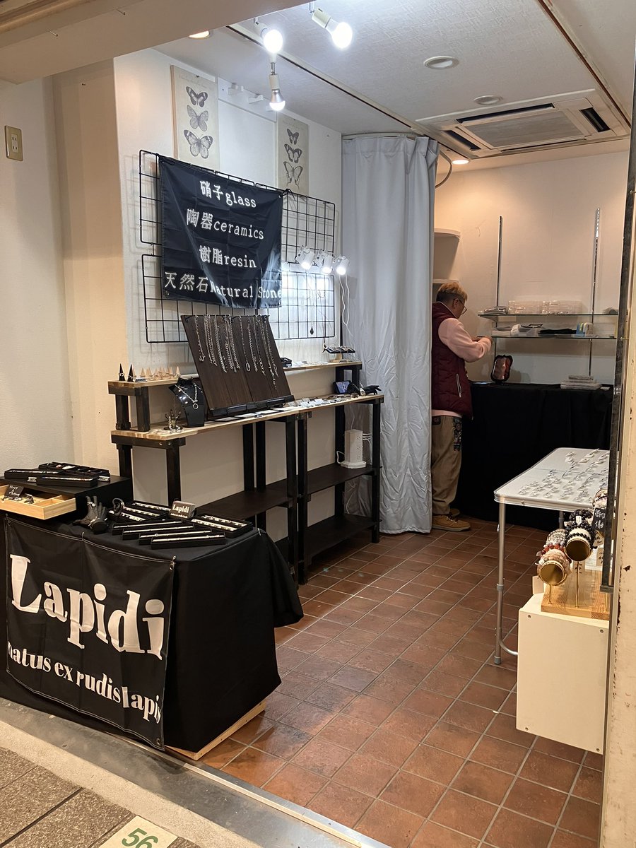 kobe43475241's tweet photo. 🎪【11/1限定POPUP】
ハンドメイド作家 Lapidiさん登場✨
世界でたったひとつのアクセサリーを制作・販売。
レジン・天然石・ガラス・陶器など、素材の魅力を活かした一点物ばかり💎
🕊販売場所:山側56
#レジン #天然石 #アクセサリー #ハンドメイド #三宮 #ピアザ神戸 #popuplab #限定イベン https://t.co/akyJNIhpom