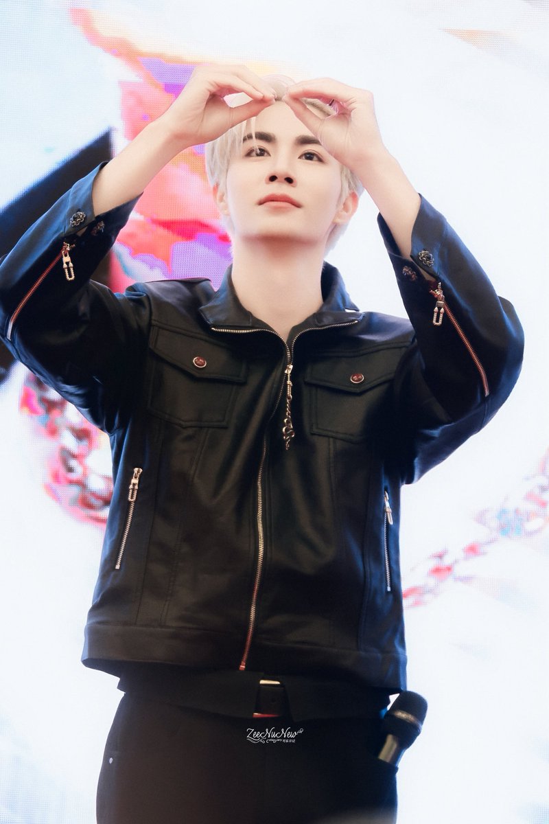 251101 🎀💗

#ZeeNuNew
#ZeePruk
#ZeeFansigninShanghai