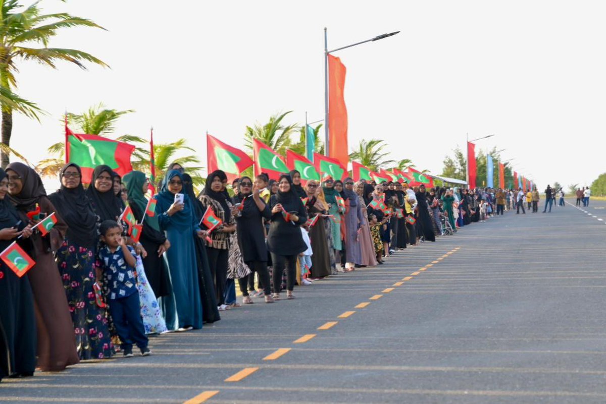 ހޯރަފުށީ ކައުންސިލުގެ ދަޢުވަތަކަށް ހޯރަފުށްޓަށް ދިޔުމުން ރަށުގެ ރައްޔިތުން އަޅުގަނޑަށް ވިދާޅުވި މަރުޙަބާއާއި، ބެހެއްޓެވި ގާތްކަމަށްޓަކާ ހޯރަފުށީ ކައުންސިލާއި ރައްޔިތުންނަށް ވަރަށް ބޮޑަށް ޝުކުރު ދަންނަވަމެވެ. ކުރިމަތިކުރުވި ހުރަސްތަކާ އެކުވެސް ވަގުތުކޮޅެއްގެ ތެރޭގައި