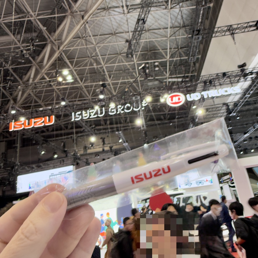 I got an <a href="/isuzuofficial/">いすゞ自動車【公式】「運ぶ」で描こう、みんなの未来。</a> pen🖊️! #JMS2025 #IsuzuJMS2025 🇯🇵 🚗💨