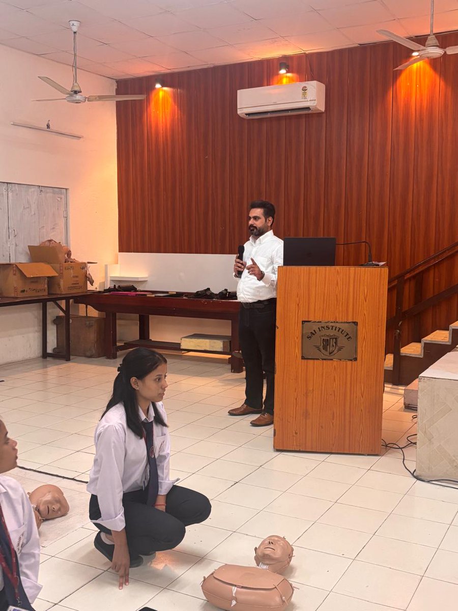 htn_fopl's tweet photo. On #WorldStrokeDay2025, @aiimsrishi conducted a hands-on CPR &amp; Stroke Awareness session at @Saigroupinst, #EveryMinuteCounts
Empowering 130+ paramedical students with life-saving CPR skills and Stroke
@MoHFW_INDIA @JPNadda @meenusingh4 @IncubatorGHAI @Pradeep_Aggarwa https://t.co/1bz6HouFPm
