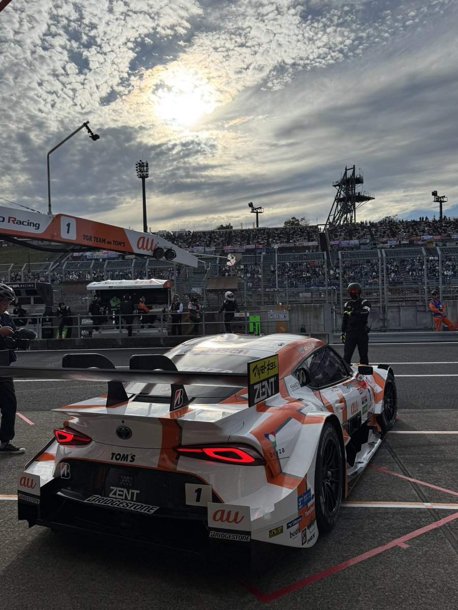 tomsracing's tweet image. 2025 #SUPERGT Rd.8
#MOTEGI  GT 300KM RACE
GRAND FINAL

#1 TGR TEAM au TOM’S
Q1突破しました✨
山下選手から坪井選手へバトンタッチ！

#TomsRacing
#SUPERGT30TH
#challenge 
#前人未到
#チーム一丸
