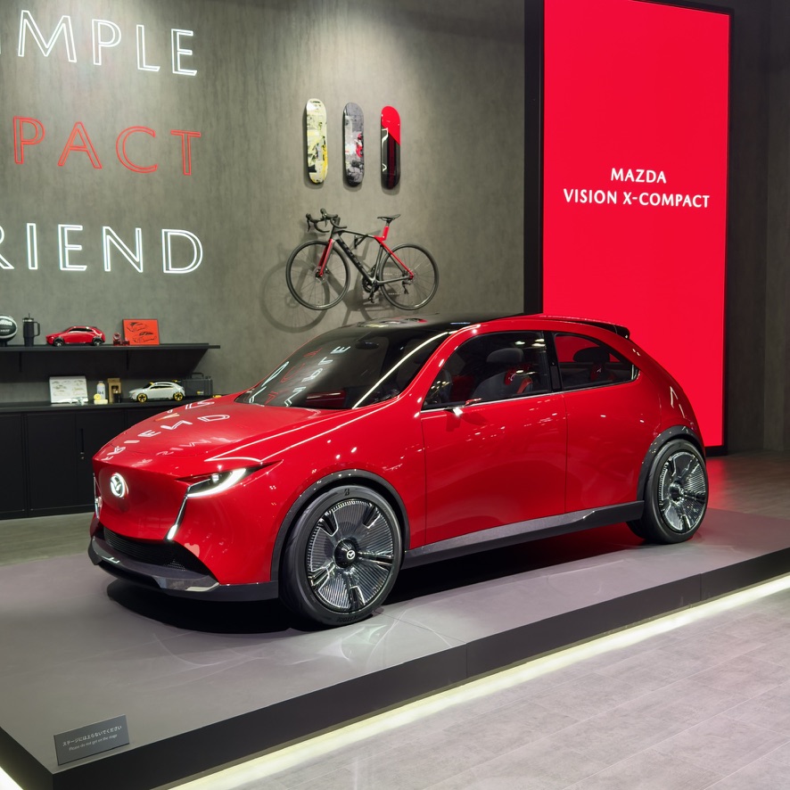 The MAZDA VISION X-COMPACT is a model designed to deepen the bond between people and cars through the fusion of a human sensory digital model and empathetic AI. #JMS2025 🇯🇵 🚗💨