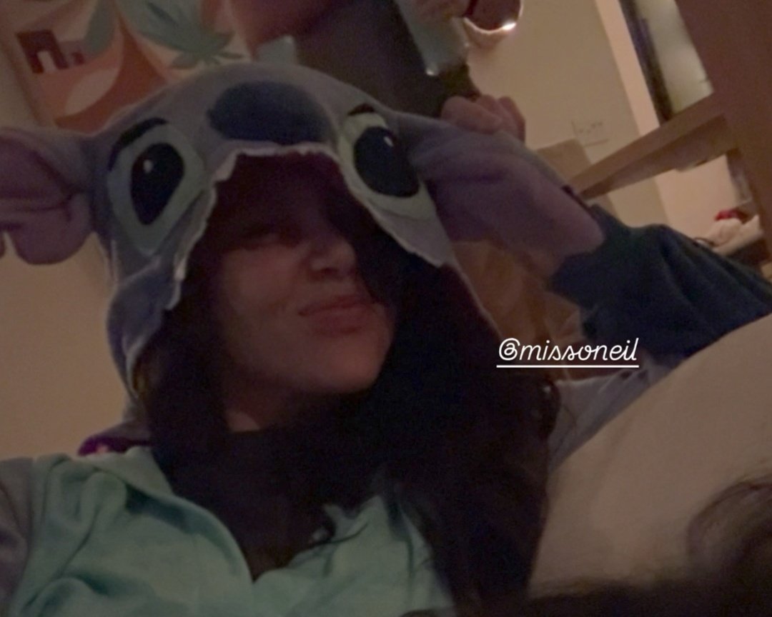 OMG MEL AS STITCH. SHE'S SO CUTE. 🫶🏼