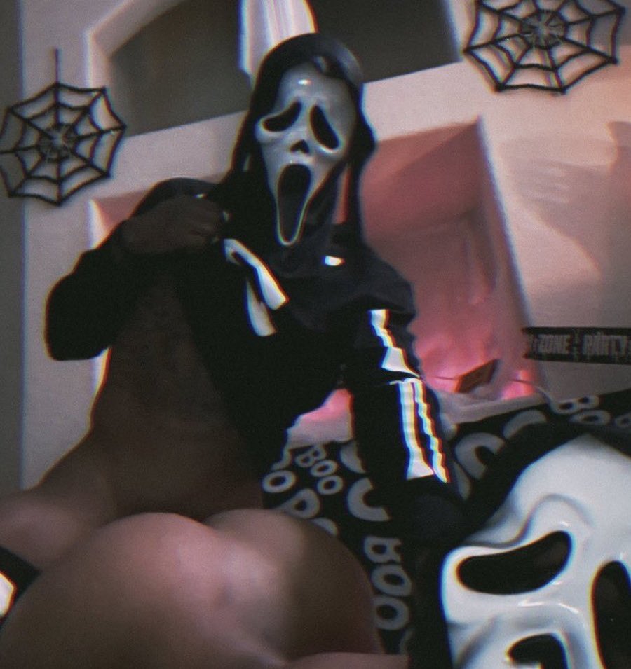 httpdaddy18's tweet photo. Could be us 🎃💀 https://t.co/08uA0j5ZYs