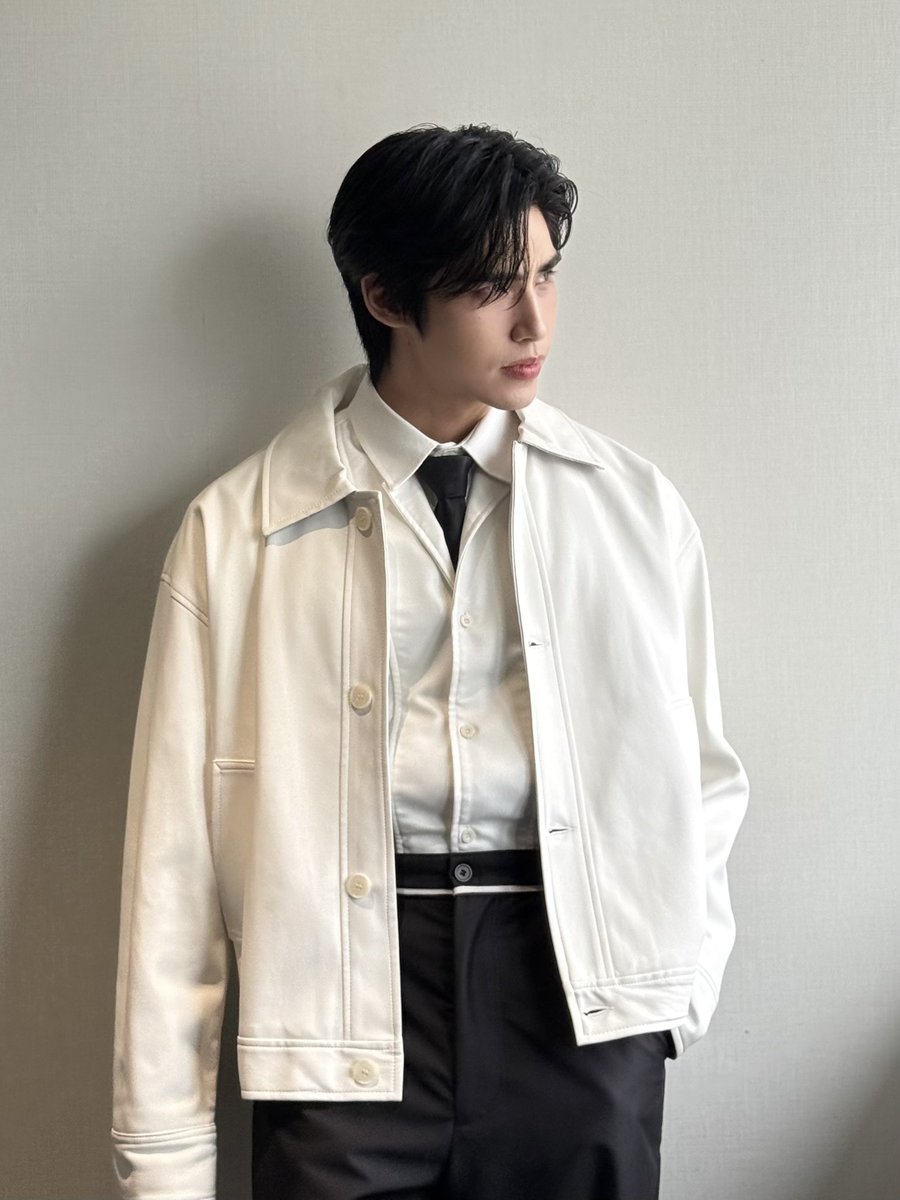 poomppsofficial's tweet photo. สูทขาวที่หล่อที่สุดดดด🤍

UPPOOM ROOM OF LOVE  
#ebLeadersxUpPoom
#poompps https://t.co/STg0cAroUR