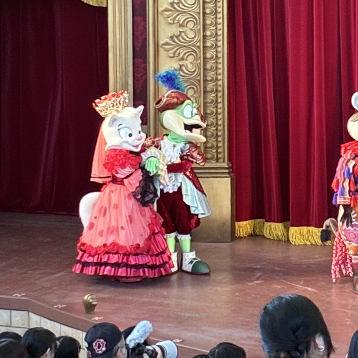 オペラ観てきたけどめっっっちゃよかった。もう既にもっかい観たい!!!🤦‍♀️🤦‍♀️ この不安がるダルシネアちゃんをフリオが安心させるために手を握ってるのすごい良かった…
