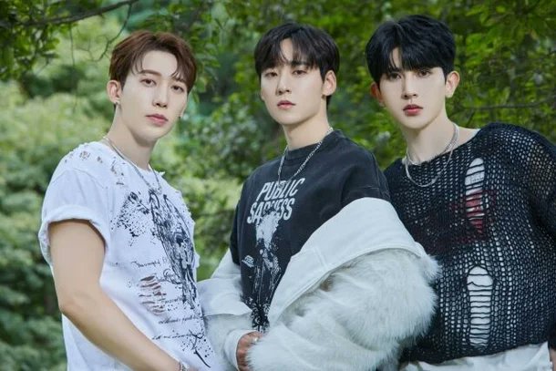 pannatic's tweet image. U-KISS Hoon, Kevin, and Kiseop announces a fresh start with new group name 'UX1'

The three of them are planning to hold concerts in Osaka and Tokyo this December

🔗pannative.blogspot.com/2025/11/u-kiss…
#Hoon #Kevin #Kiseop #UX1 #UKISS #훈 #케빈 #기섭 #유엑스원 #유키스