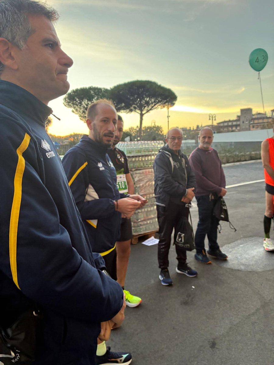 AthVaticana's tweet photo. La Preghiera del maratoneta e l'Ave Maria per la pace - secondo le intenzioni di Papa Leone XIV - prima della partenza della CORSA DEI SANTI.
A Piazza Pia, davanti a Palazzo Pio sede dei media vaticani.

#CorsadeiSanti #1novembre #Preghieradelmaratoneta https://t.co/bcz5QmcIHm