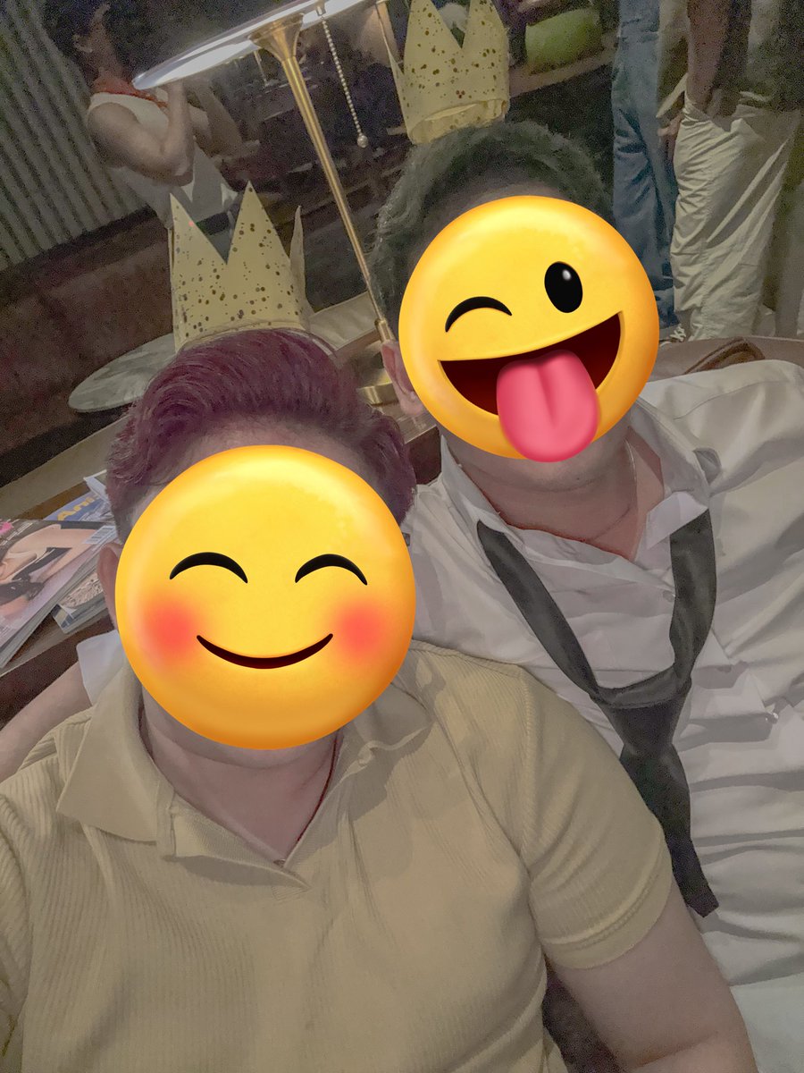 cosmicechoo0's tweet photo. Our first Halloween party 🎃 💛 https://t.co/1guYzAmmQv