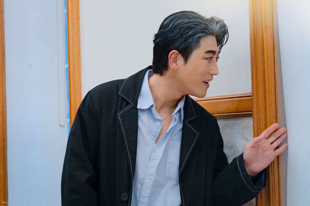 20251026 뮤지컬 쉐도우 퇴근길
#박민성 배우님

슬쩍...!