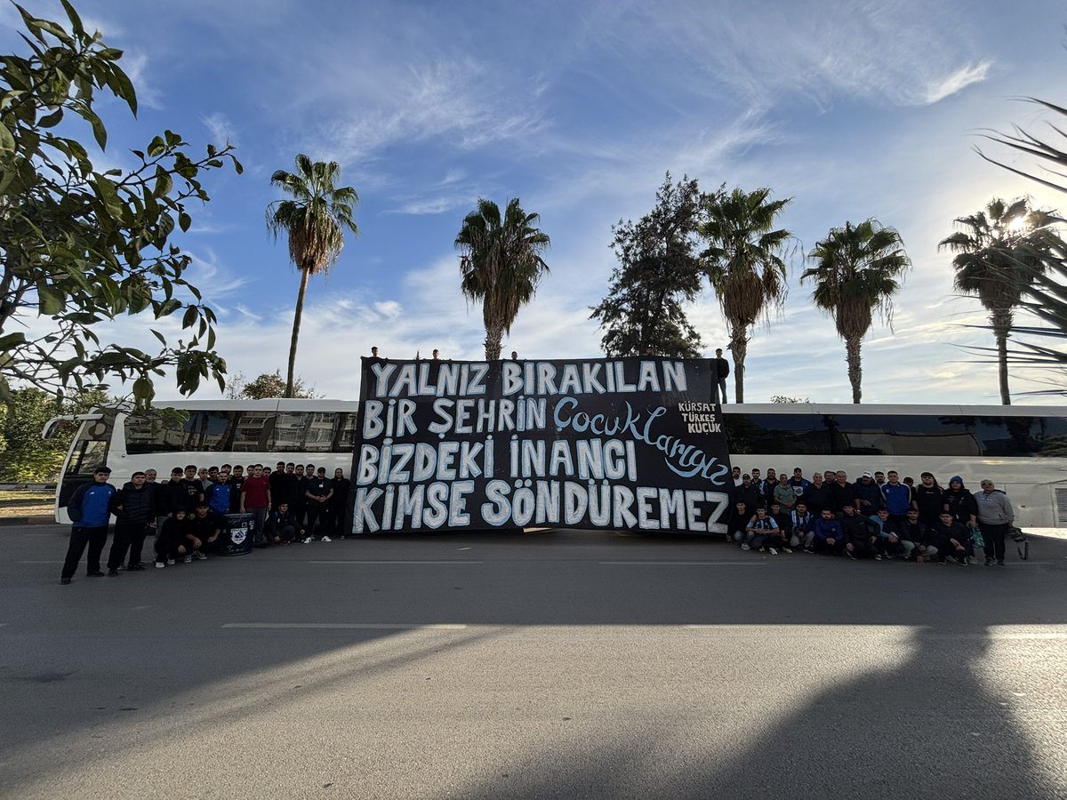 kuzeykalealt's tweet photo. Bu hayat neden bize gülmüyor
Gülse de zaten sensiz olmuyor
Sadece yeter, yaşasın renkler

ŞİMŞEKLER GRUBU ! https://t.co/4VLxi5D5z6