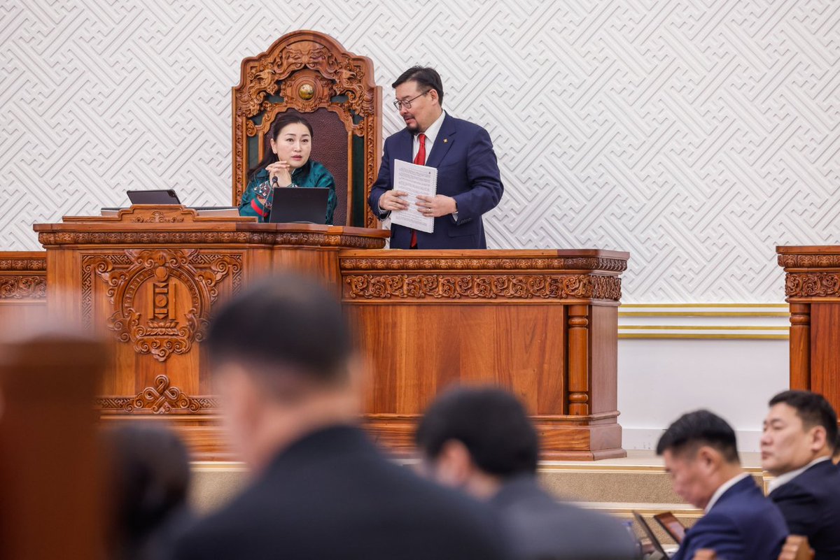 Х.Булгантуяа бол зүгээр нэг алдаа гаргасан хүн биш. Түүнийг Үндсэн хууль зөрчих гэж буйг Монголын хуульчид хангалттай сануулж, анхааруулсан. Гэтэл чуулганы индэрт хэрхэн аархаж, аашилж байв. Тэр УИХ-ын гишүүнээс эгүүлэн татагдах ёстой.

Үндсэн хууль зөрчих бол хамгийн том гэмт