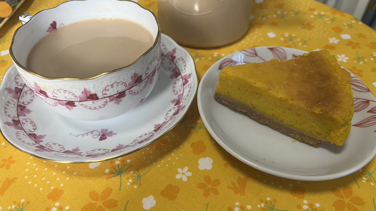 昨日シンさんとおデートしてきたのです。
そしてこちらはデートの時に貰ったケーキなのです。美味しいです。