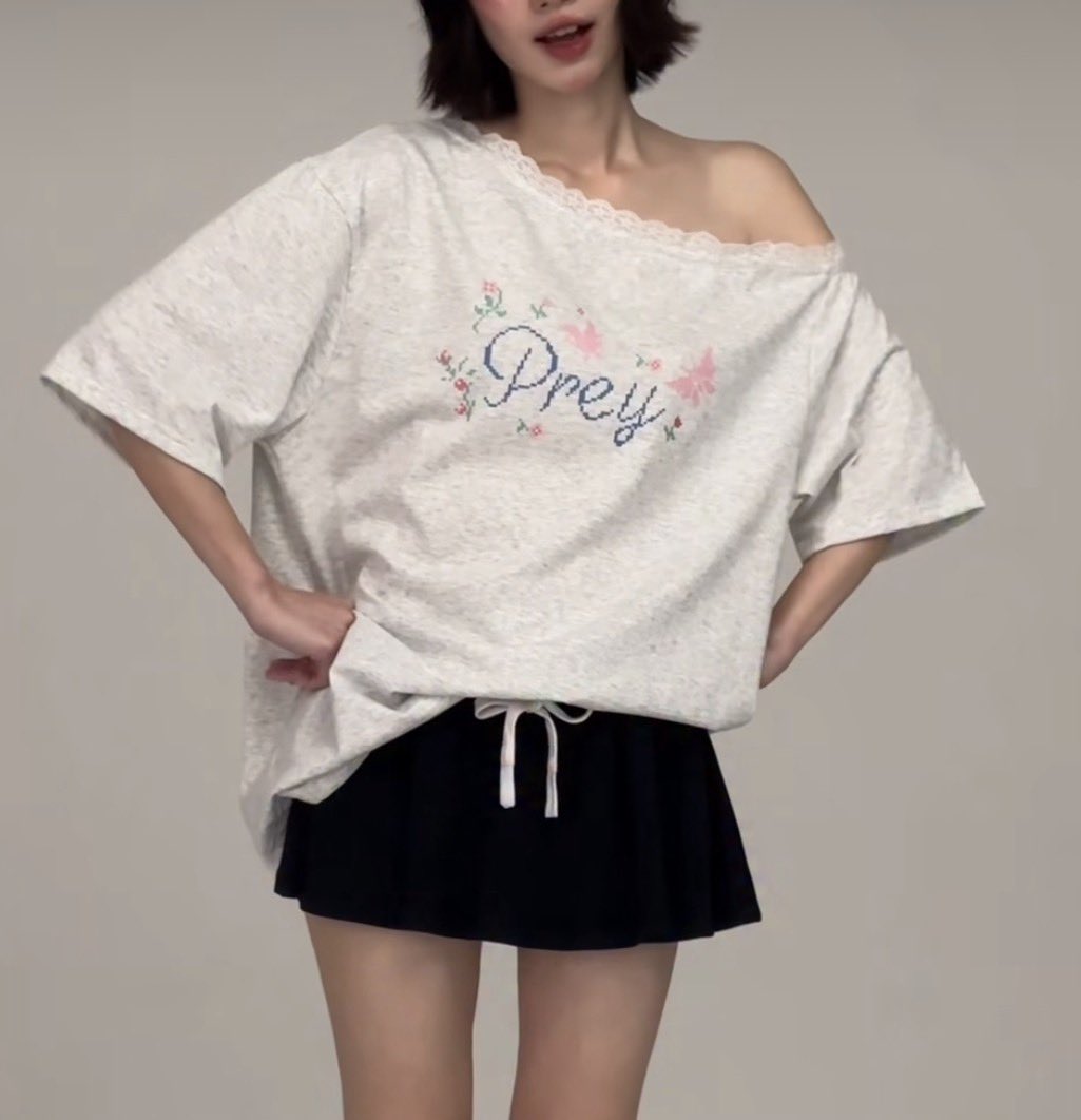 yoxrgravity's tweet image. เพิ่งเห็นว่าช่วงนี้แบรนด์ ppreyy ออกปาดไหล่รัวๆเลย 🤏🏻 เป็นแบบขอบลูกไม้ สีโทนน้ำตาล เทา ขาว น่ารักมาก ทรง oversized ราคา 300 นิดๆ