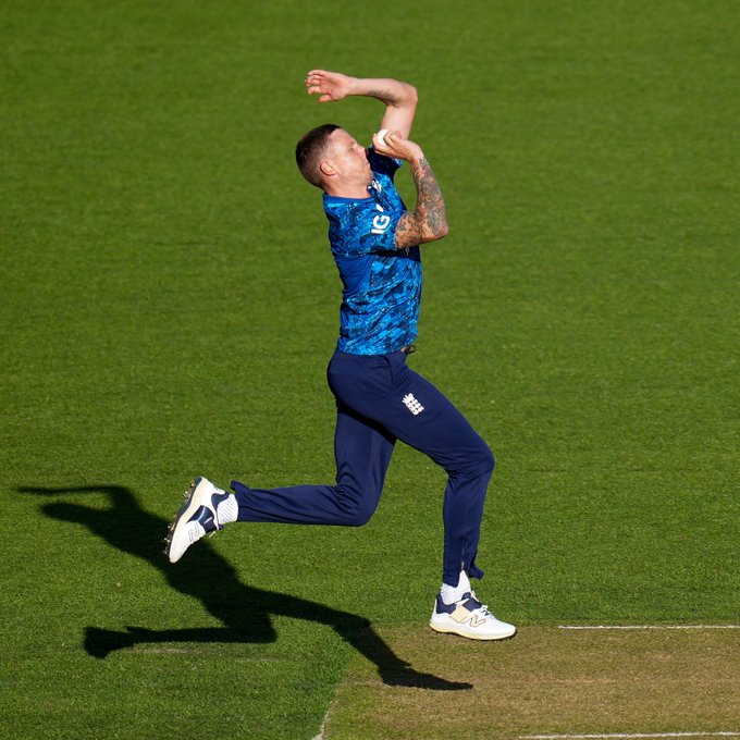ENG making comeback with quick wickets 👏