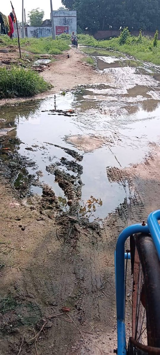 Me_RajOfficial's tweet photo. रोड के बगल में अतिक्रमण, गांव का पानी @pwd_up के रोड पर।

रोड का नाम : नोनार तुलसी आश्रम से कटसार होते हुए पीथापुर गांव तक।
लोकेशन : 
1) कटसार में नटान के बाद
2) प्राथमिक विद्यालय मोड
3) पीथापुर गांव इंटर
ग्राम : पीथापुर 
पोस्ट : पौरा 
ब्लॉक/ तहसील: सकलडीहा 
जिला : चंदौली 
यूपी https://t.co/Cefr6wLAAX