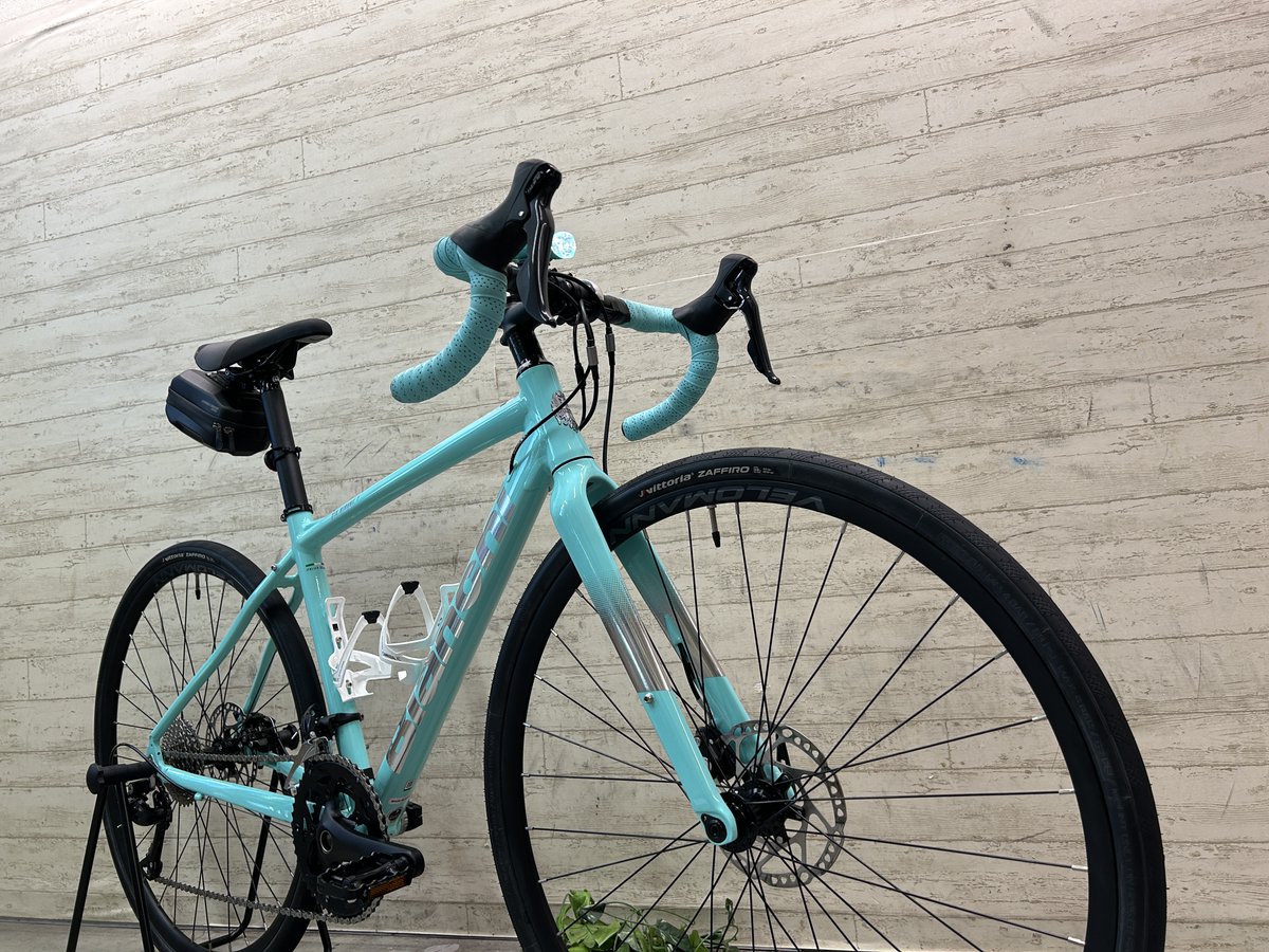 teruterusports's tweet image. 《　#BIANCHI VIA #NIRONE7 SORA DISC　》
#ビアンキ ヴィア #ニローネ7 ソラ完成車 ディスク
2024年モデル
買い取りしました！！

～ 美しさは速さの中に ～
『　イタリアの風が背中を押す　』
フルアーマーのイタリアンロードです

#ロードバイク物販 
#テルテルスポーツ