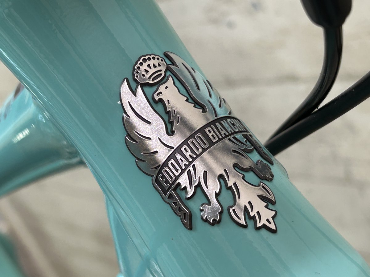 teruterusports's tweet image. 《　#BIANCHI VIA #NIRONE7 SORA DISC　》
#ビアンキ ヴィア #ニローネ7 ソラ完成車 ディスク
2024年モデル
買い取りしました！！

～ 美しさは速さの中に ～
『　イタリアの風が背中を押す　』
フルアーマーのイタリアンロードです

#ロードバイク物販 
#テルテルスポーツ