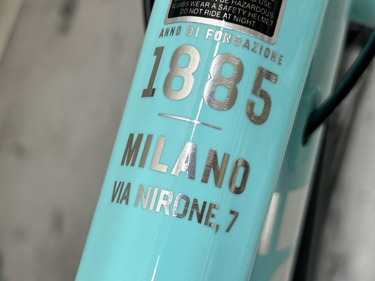 teruterusports's tweet image. 《　#BIANCHI VIA #NIRONE7 SORA DISC　》
#ビアンキ ヴィア #ニローネ7 ソラ完成車 ディスク
2024年モデル
買い取りしました！！

～ 美しさは速さの中に ～
『　イタリアの風が背中を押す　』
フルアーマーのイタリアンロードです

#ロードバイク物販 
#テルテルスポーツ
