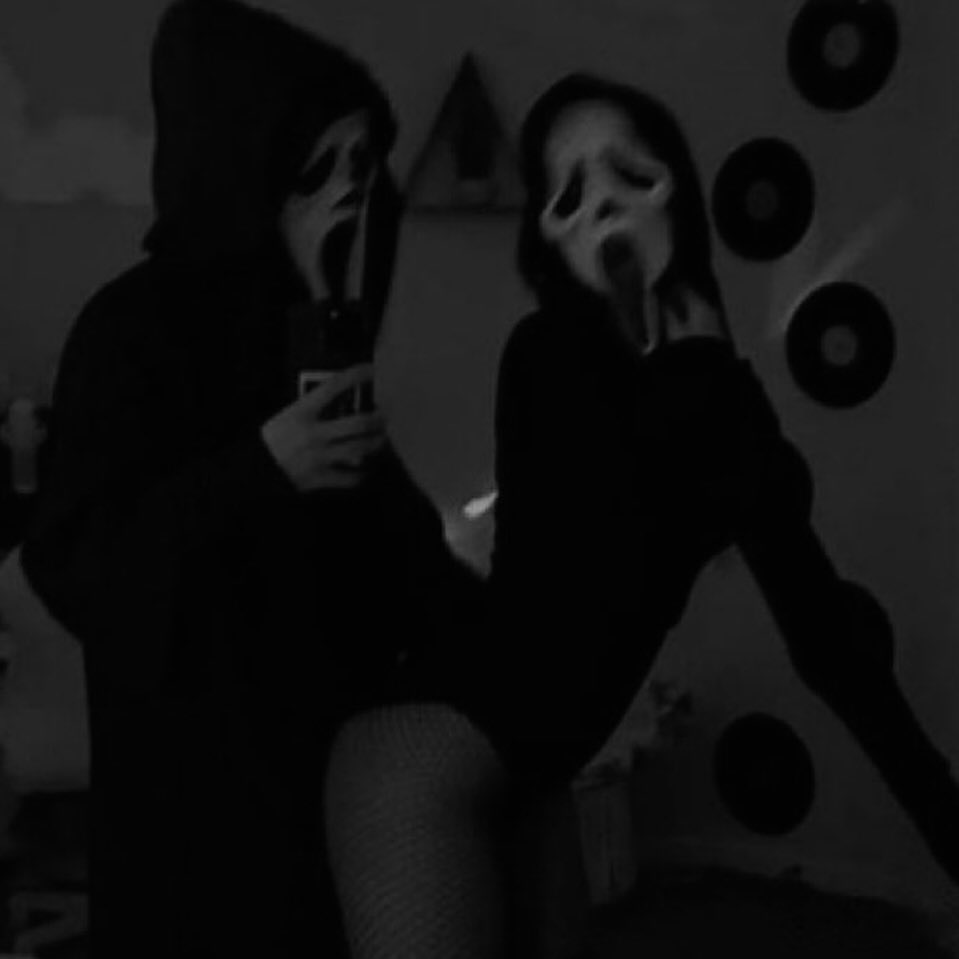 Screamm's tweet image. the perfect date