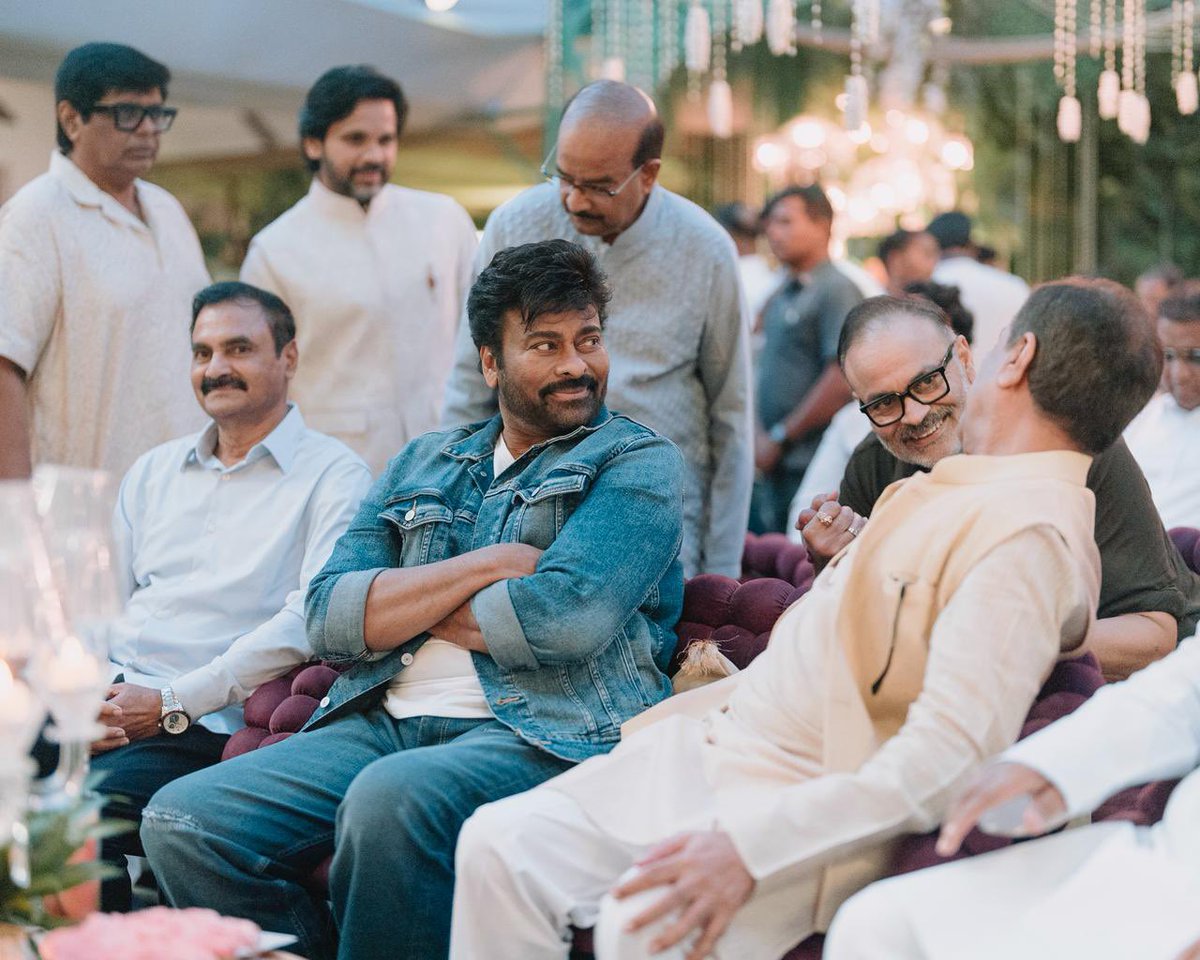 Filmy_Time's tweet image. Megastar @KChiruTweets graced the engagement of @AlluSirish &amp;amp; #Nayanika 
Straight from his film shoot, he made time to bless the lovely couple. ✨