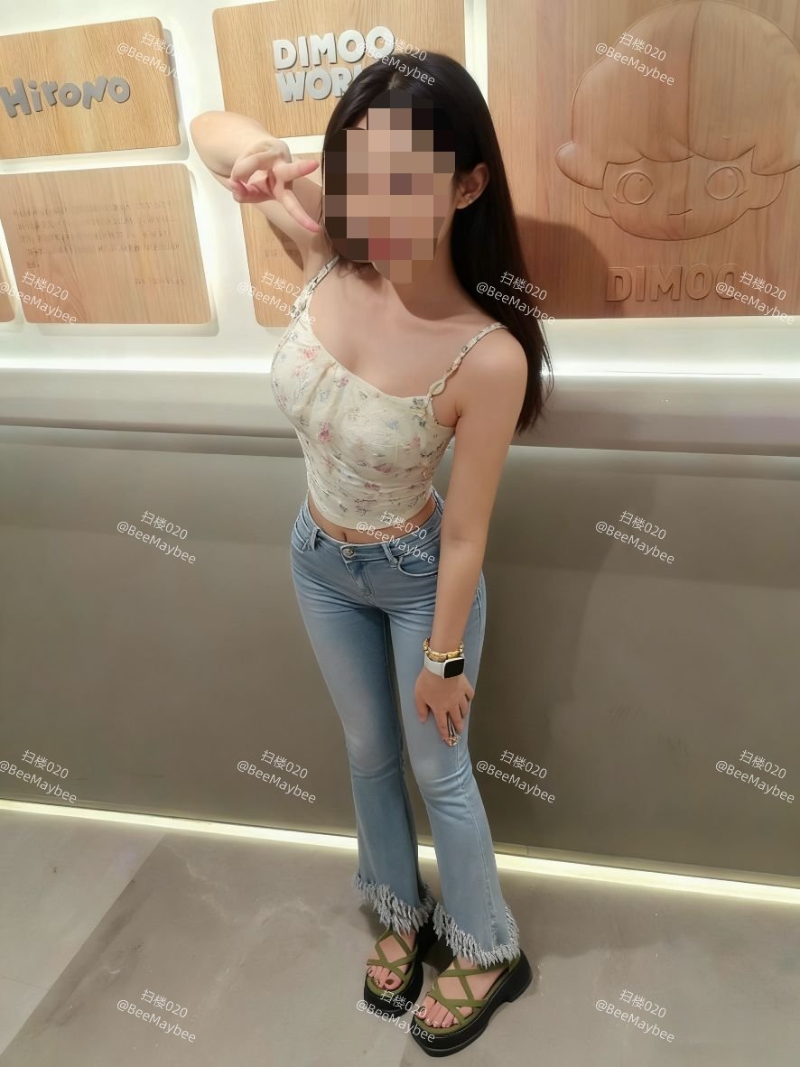 BeeMaybee's tweet photo. #扫楼 #打胶 上门打了同好女友的鞋，看着骚货露脸照片打爽死了，摸匀后放回 https://t.co/xLGRWJW6Ll