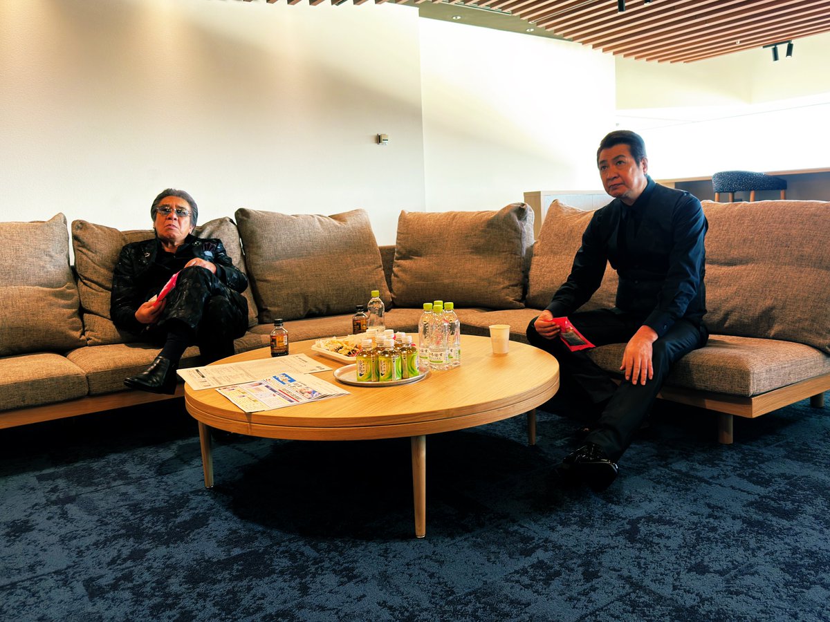 この2人の今年のハロウィンは

〝怖い人たち〟

の仮装したよ！！