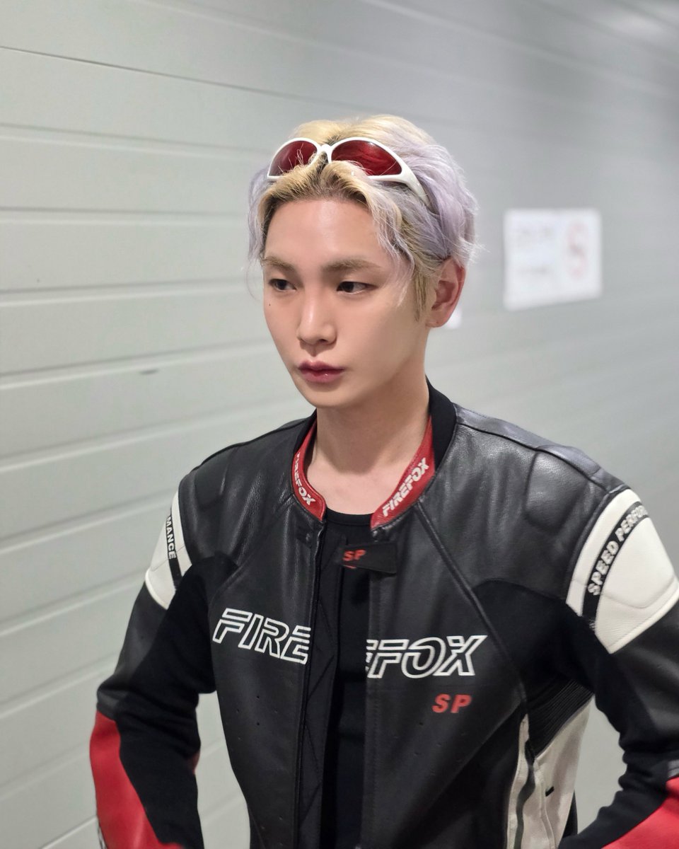 SHINee tweet media